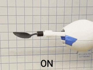 Stabilizing spoon with power turned on and off. The spoon oscillations are dampened when the spoon is turned on.